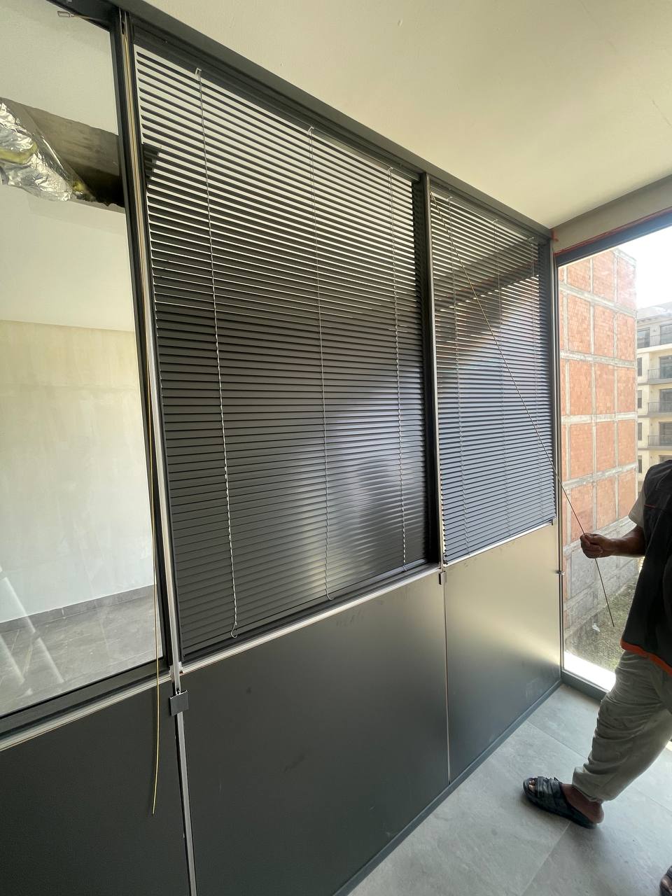 Cloison aluminium & bureau - réalisation LEGEND OF WORK Casablanca